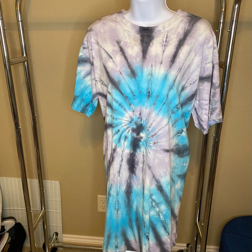Easel size small tie dye t shirt dress